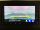 バックでの車庫入れも安心です! リアカメラが付いているバックモニター付のナビを装備しております。操作線もついており距離感も画面から確認できます。