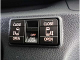 両側パワースライドドア付きだから、狭い駐車スペースなどでの 乗り降りラクラク!小さなお子さまのいるご家庭には嬉しい装備。