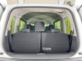 普段のお買い物や通勤、送迎等に十分な荷室スペースを確保しております。セカンドシートを倒すと、大きな荷物の積載も可能です♪