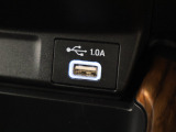 USBオーディオ用ソケットがついていますので携帯電話などを接続すれば音楽等の再生が可能です!