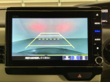バックでの車庫入れも安心です! リアカメラが付いているバックモニター付のナビを装備しております。操作線もついており距離感も画面から確認できます。