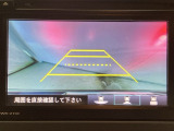 ギヤをR(バック)に入れるとディスプレイオーディオの画面に後ろの映像が映るリアカメラ付です。後退時、コンディションが悪い視界でもカラーバックモニターがドライバーをサポートします。