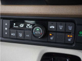◆オートエアコン装備◆ お好みの温度を設定をするだけで、後は、自動で風量を調節してくれます!快適にドライブが楽しめます。