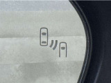 車線変更時の後方確認をアシストしてくれるブラインドスポットモニター!ドアミラーの死角を検知してくれるから車線変更もスムーズです。
