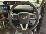 ステアリングから手を離さず、運転に集中したままオーディオ等の操作ができます。