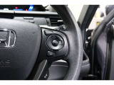 Hondaセンシングの機能のひとつ、アダプティブクルーズコントロール付!アクセルから足を離しても設定したスピードと前車との車間を保ち走行してくれます!車線維持もアシスト☆高速道路で疲労軽減ですね☆