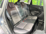 後部座席も気になるようなキズ・汚れやへたり等、大きなダメージはなく、良好な状態です。