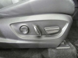 運転席電動シートは、シートポジションを細かく調整できるので長時間の運転もリラックスできますね。