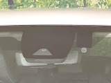 【トヨタセーフティセンス】走行中に前方の車両等を認識し、衝突しそうな時は警報とブレーキで衝突回避と被害軽減をアシスト。より安全にドライブをお楽しみいただけます。