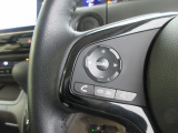ハンドルにオーディオの操作スイッチが装備されています!視線を前方から外さずハンドルから手を離さずに操作できるのでとっても安全ですね♪