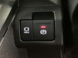 【電動パーキングブレーキ+オートブレーキホールド機能】 指先だけで簡単に操作が可能なパーキングブレーキ、スイッチを押すとブレーキペダルから足を離してもブレーキを保持できるオートブレーキホールド搭載。