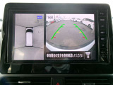 アラウンドビューモニター。空の上から見下ろすような視点でスムース駐車。