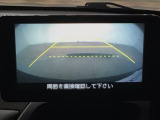 【バックカメラ】運転が苦手な方も車庫入れラクラクです!ギアをリバースに入れれば自動的に切り換わりますので、面倒な操作は不要です♪狭い駐車場もお車を傷つけず安心ですね!