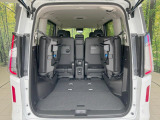 普段のお買い物や通勤、送迎等に十分な荷室スペースを確保しております。セカンドシートを倒すと、大きな荷物の積載も可能です♪