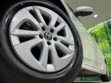 【純正15インチアルミホイール】外観にマッチした純正アルミホイールを装着しております。各種社外アルミホイールや、スタッドレスタイヤも取扱いしております。是非ご相談ください♪