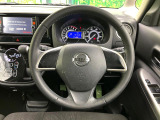 インテリアに合わせたデザインのステアリングは、運転される方のことも考え、運転しやすい形状、大きさです。是非一度、実際に触ってお確かめください。