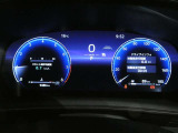 とっても見やすいメーターです。夜間時はラグジュアリーな気分にさせてくれる照明が魅力ですので、夜のドライブも楽しみになりますよ♪