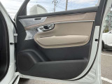 大変綺麗な車両ですのでドア内も状態良好です
