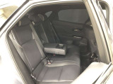 後席空間もしっかり確保!質感の良さが感じられる本革シートです!