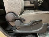 運転席シートリフターを装備しています★細かくドライビングポジションを設定できるので運転し易く、疲れにくいですね♪