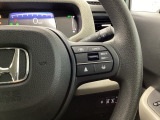 ステアリング右手側に安全運転支援機能のホンダセンシングをコントロールするスイッチ、左手側にオーディオ関連のコントロールスイッチを配置、視線を逸らすことなく運転に集中できます