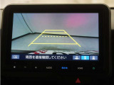 バックカメラ搭載です!車庫入れが苦手な人はもちろん、車両感覚に自信がある人にもお勧めです!見えない箇所が見えるようになるので、低い障害物や隠れてしまっている子供の存在等にも気付く事が出来ます。