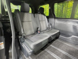後部座席も気になるようなキズ・汚れやへたり等、大きなダメージはなく、良好な状態です。