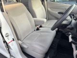 運転席。ドライバー目線に立った、座り心地の良い快適なシートです☆