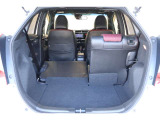 簡単に収納できる後部座席!大空間が出現します!シートアレンジが多彩な点も特徴です!レジャー用品も積み込めます!