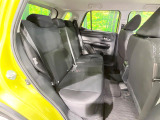 後部座席も気になるようなキズ・汚れやへたり等、大きなダメージはなく、良好な状態です。