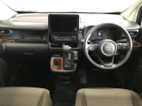 見通しのいい視界と最適なレイアウトで運転しやすいです。