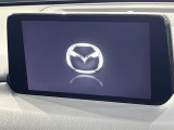 【マツダコネクトナビ】車内の雰囲気にマッチした一体型タイプのナビ。各種車輌設定やBluetooth再生等、様々な機能が楽しめます。直感的なダイヤル操作が可能で、使い勝手も良好です。