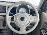 インテリアに合わせたデザインのステアリングは、運転される方のことも考え、運転しやすい形状、大きさです。是非一度、実際に触ってお確かめください。