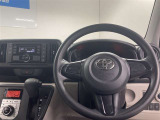 使いやすく運転しやすいレイアウトの運転席周り。