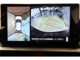 パノラミックビューモニター付きです。車両を上から見たような映像をディスプレイオーディオ画面に表示。運転席からの目視だけでは見にくい、車両周辺の状況をリアルタイムでしっかり確認できます。