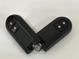 スマートキーを装備しています☆カギをカバンやポケットに入れて頂いた状態でドアロックの開閉やエンジンスタートをして頂けますよ!とても便利な装備です!