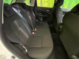 後部座席も気になるようなキズ・汚れやへたり等、大きなダメージはなく、良好な状態です。