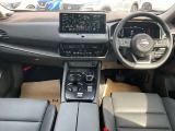 ◆◆◆運転席まわりはこのように機能的にまとまっています。足元が広くて、開放的ですよ!ぜひお座りください。