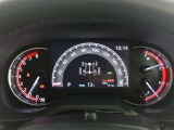 とっても見やすいメーターです。夜間時はラグジュアリーな気分にさせてくれる照明が魅力ですので、夜のドライブも楽しみになりますよ♪