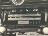 デュアルエアコンとは、運転席と助手席で、個別に温度設定ができる機能です。気温の感じ方は、人それぞれ違うもの。乗る人に優しい機能ですね。