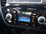 &ldquo;AIR CON&rdquo;と表示されたボタンをプッシュするとエアコンモード。ディスプレイにはエアコンの設定温度等が表示されます。