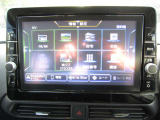 純正メモリーナビ装備で知らない道もスイスイ走れ、TVはフルセグですのできれいな映像で視聴可能です。