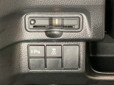ハンドルの左下にETCがついています。高速道路の料金所の通過も楽々です。 カードの取り出しもしやすい場所についています。