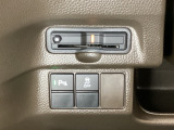ハンドルの左下にETCとHondaセンシング用の、VSA(ABS+TCS+横滑り抑制)解除スイッチなどがついています。高速道路の料金所の通過も楽々です。 カードの取り出しもしやすい場所についています。