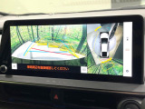 【パノラミックビューモニター】専用のカメラにより、上から見下ろしたような視点で360度クルマの周囲を確認することができます☆死角部分も確認しやすく、狭い場所での切り返しや駐車もスムーズに行えます。