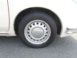 純正ホイールキャップ装着車です。