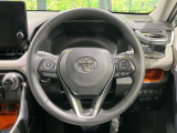 【純正革巻きステアリング】上質な革を使用することで、手にしっかり馴染みとても運転しやすいハンドルです♪