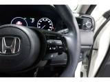Hondaセンシングの機能のひとつ、アダプティブクルーズコントロール付!アクセルから足を離しても設定したスピードと前車との車間を保ち走行してくれます!車線維持もアシスト☆高速道路で疲労軽減ですね☆