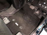 嬉しい純正フロアマット付き♪ 状態も良好です(^^♪