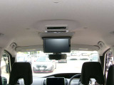 後席モニターもついています!!小さなお子様がいらっしゃるご家庭ではあると助かりますよね〜^^ロングドライブでも退屈させません!!